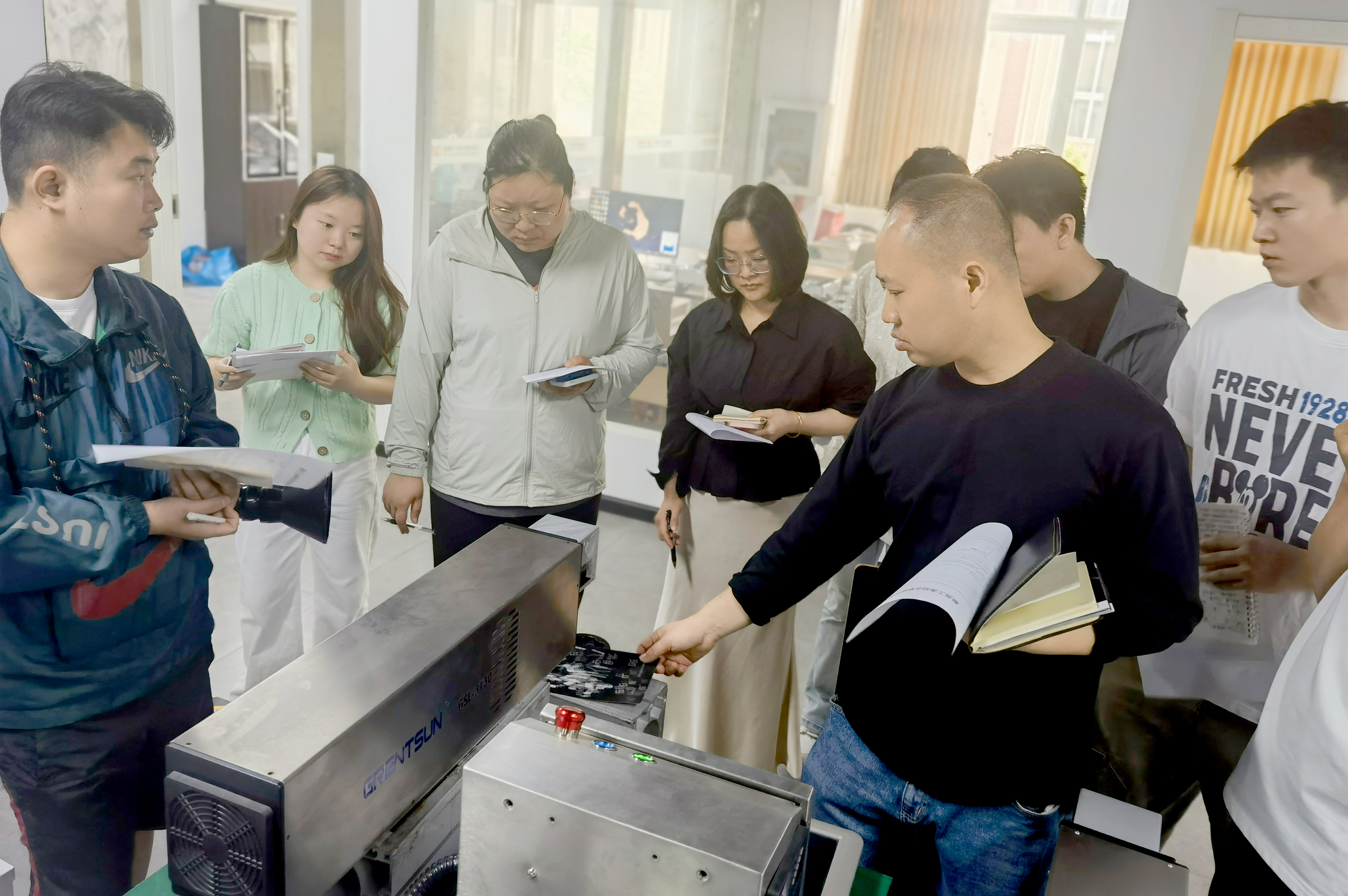 吉瑞祥激光销售人员工厂学习：以专业之姿，拓服务新境