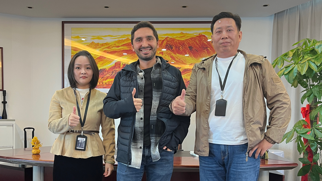 海外友人齐聚，共探吉瑞祥激光喷码魅力